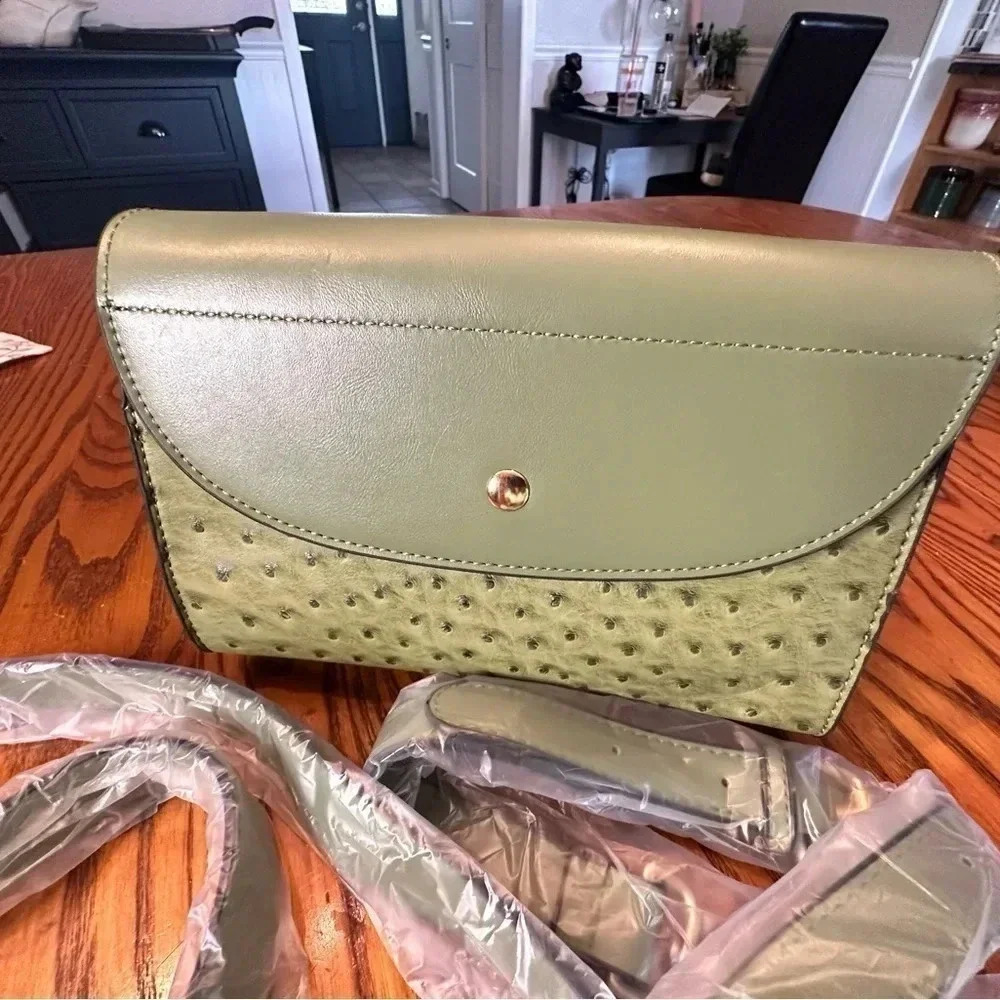 🌺 SUMMER CROSSBODY! NWOT SUGU Olive Should Bag /‎ Clutch 🌺